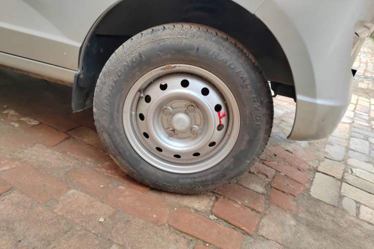 Used Wuling Rongguang 2014 1.2L S Base Model Right Front Wheel Hub