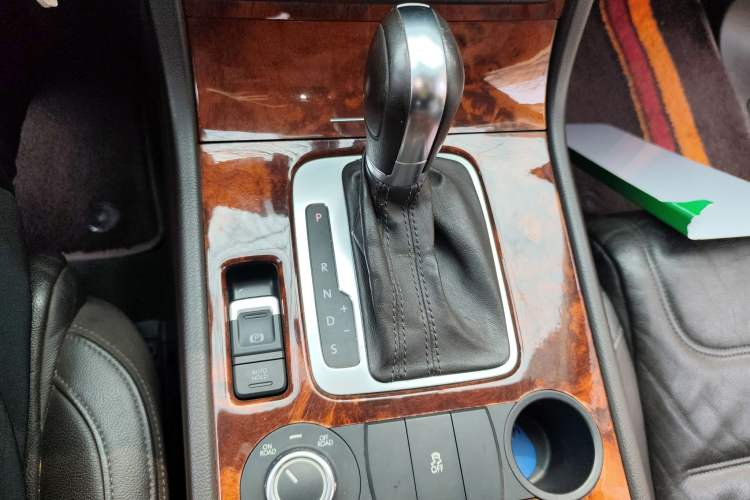 Used Volkswagen Touareg 2011 3.0 TSI Standard Version Gear Lever