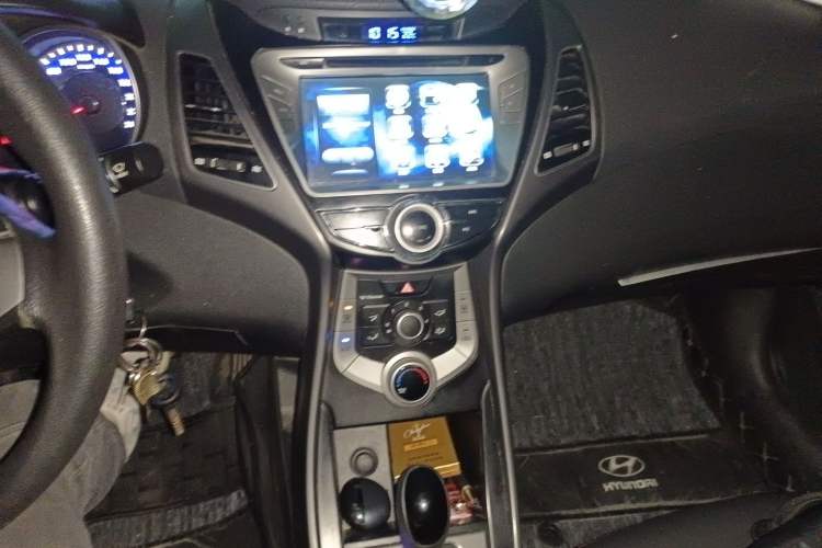 Used Hyundai Elantra (5th Generation / Langdong) 2016 1.6L Automatic Smart Version