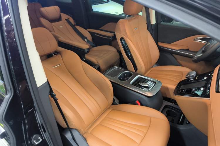 Used Hongqi HQ9 PHEV 2024 2.0T Four-Wheel Drive Business Edition Right Front Seat