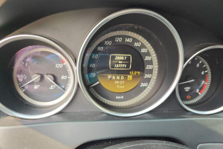 Used Mercedes-Benz C-Class 2010 C 180K Classic model Odometer Close Up