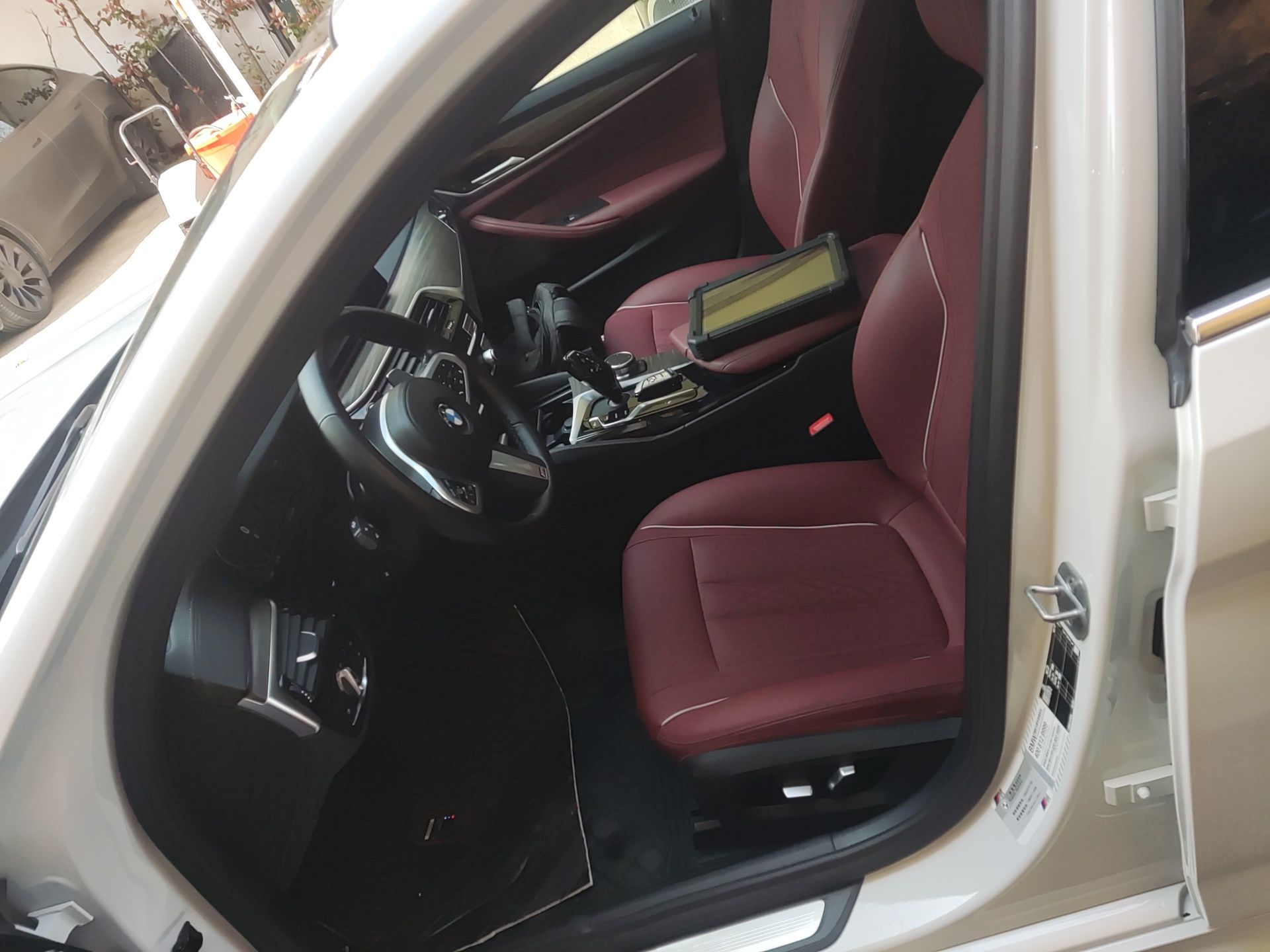 Переднее сиденье в автомобиле