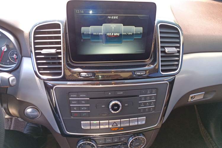 Used Mercedes-Benz GLE 2016 GLE 320 4MATIC Dynamic Edition Audio And AC Panel