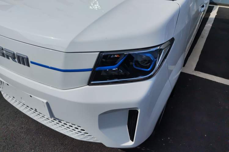 Used SRM Haoyun 2025 Launch Edition Farady 42.3 kWh 305 km 6 seats
