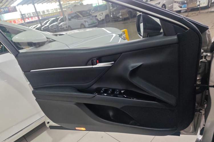 Used Toyota Camry 2019 2.0G Luxury Edition China VI Standard Interior 7