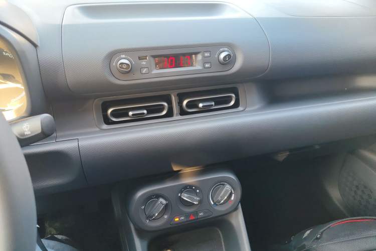 Used Wuling Hongguang New Energy 2024 All-Electric Model 300KM Practical Version