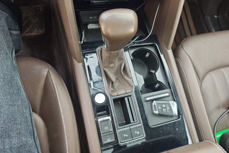 Used Volkswagen Viloran 2020 330TSI Luxury Edition Gear Lever