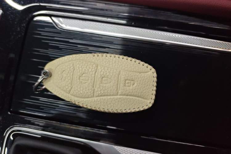 Used Hongqi H5 2025 2.0T Automatic Flag Edition – 500 000 Units Commemorative Version
