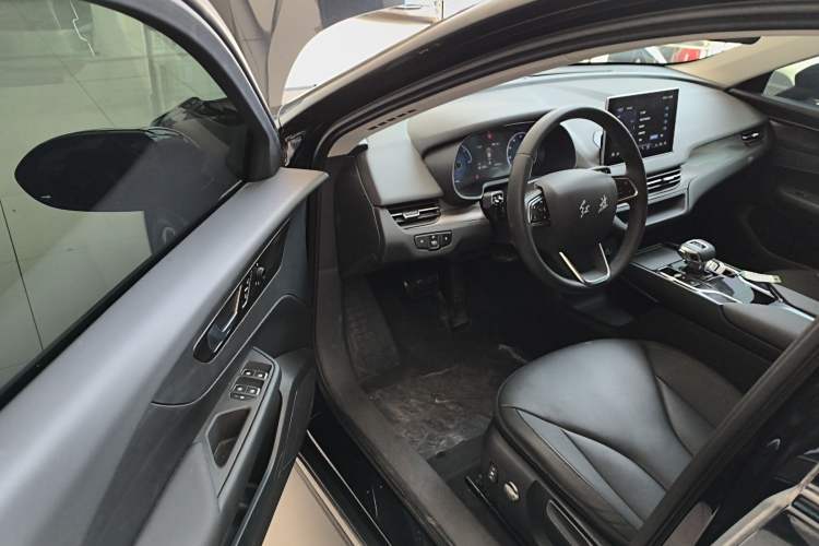 Used Hongqi E-QM5 2021 Online Booking Charging T3 Edition 5-Seater Driver Seat