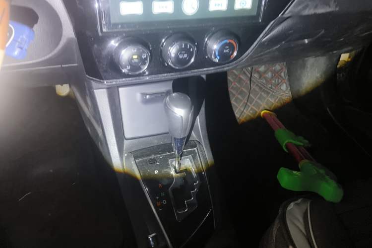 Used Toyota Corolla 2014 1.6L CVT GL Gear Lever