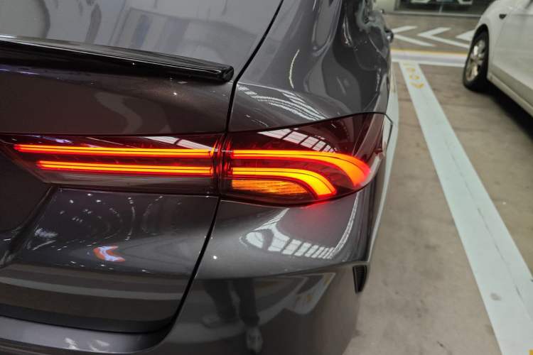 Used GAC Trumpchi EMPOW 2021 270T DCT J16 Version Right Rear Taillight