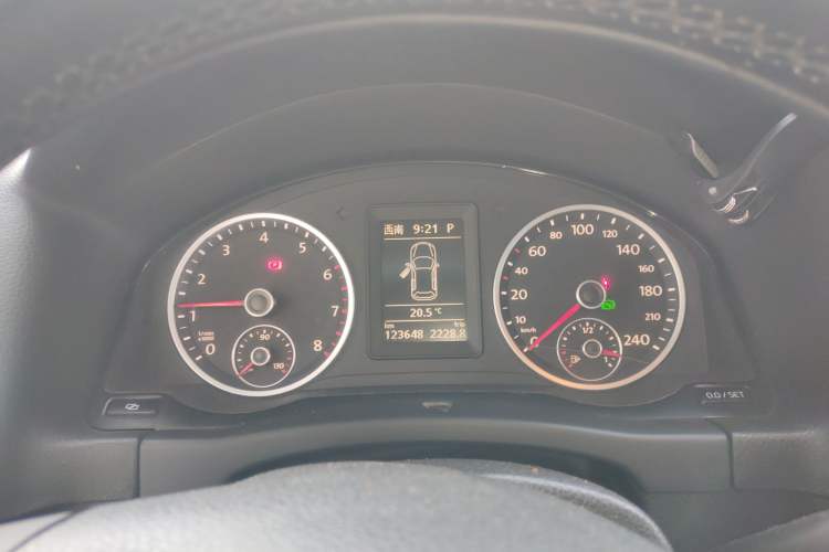 Used Volkswagen Tiguan 2012 2.0 TSI Automatic All-Wheel Drive Elite Edition Instrument Cluster