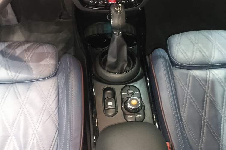 Used MINI Clubman 2018 2.0T COOPER S Artist Gear Lever