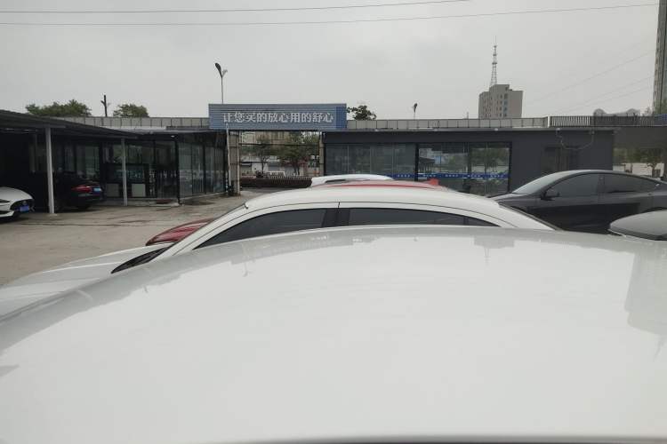 Used Mazda 3 Axela 2016 Sedan 1.5L Automatic Comfort Model Roof