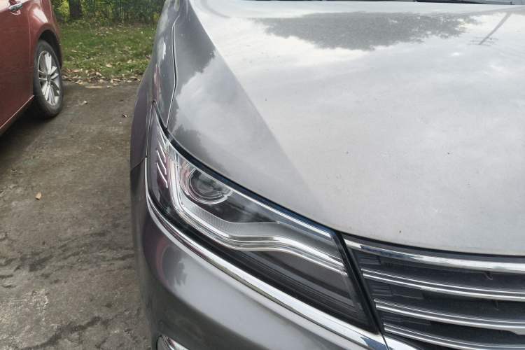 Used Roewe RX5 2016 20T Two-Wheel Drive Automatic Internet Smart Edition Right Front Headlight