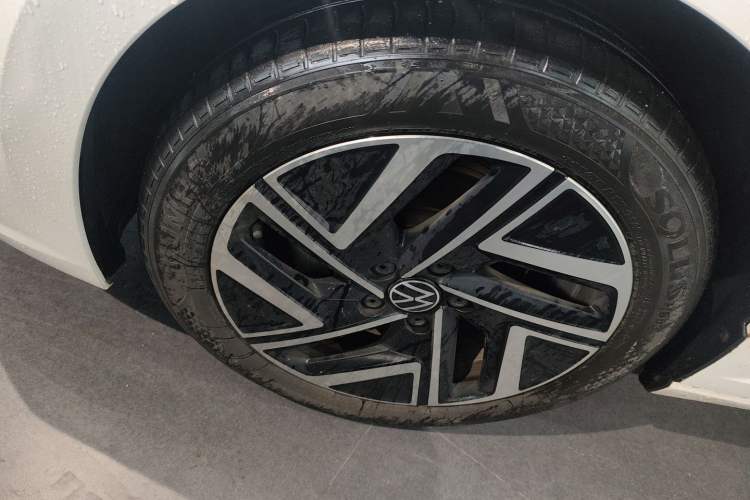 Used Volkswagen Sagitar 2023 300TSI DSG Excellence Edition Left Front Wheel Hub