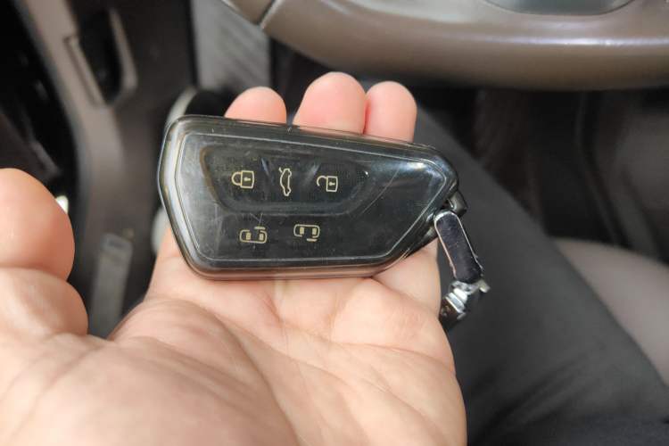 Used Volkswagen Viloran 2023 330TSI Luxury Edition
