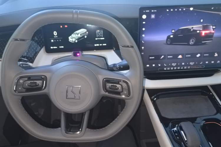 Used Zeekr 009 2024 7-Seater Walk-Through Version Four-Wheel Drive 108 kWh
