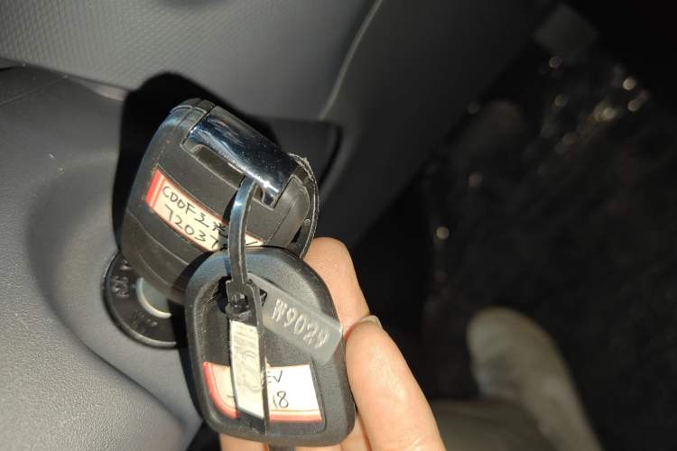 Used Wuling Zhiguang New Energy 2025 Model 305km Ambitious Edition Vehicle Key