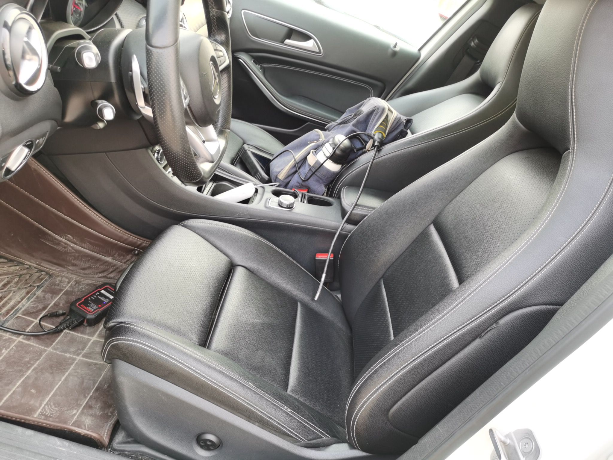 Переднее сиденье в автомобиле