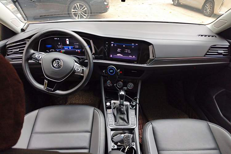 Used Volkswagen Sagitar 2021 280TSI DSG Comfort Connect Edition Center Console