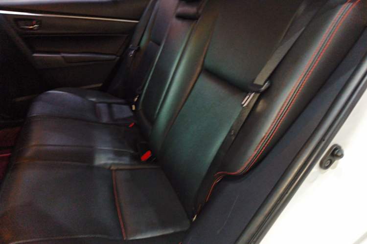 Used Toyota Levin 2017 Revised 185T CVT Elite Edition China V Standard Left Rear Seat