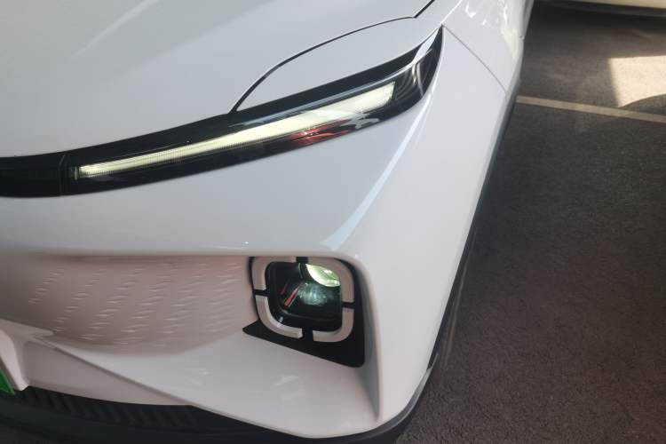 Used Geometry E Firefly 2024 301km Flowing Light