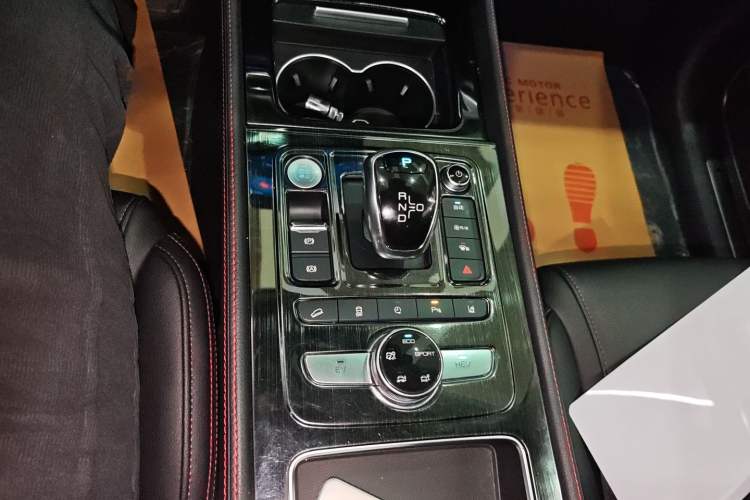 Used BYD Tang New Energy 2018 DM 2.0T All-Wheel Drive Smart Connectivity Luxury Model 7 Seats China V Emission Standard