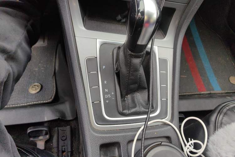 Used Volkswagen Golf 2014 1.6L Automatic Fashion Model Gear Lever