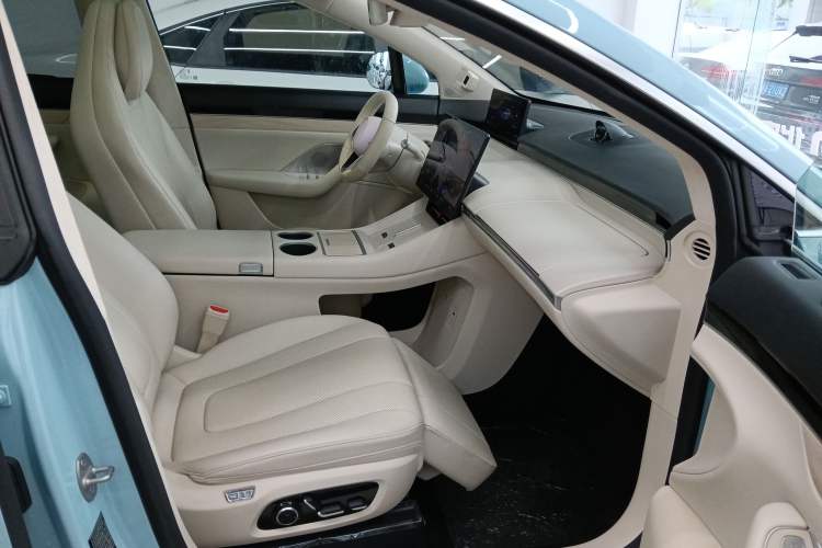 Used Hima Luxeed R7 2025 Range-Extended Version 251 km Max Right Front Seat