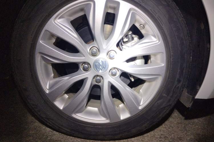 Used Buick GT 2021 Revised Version Flagship 1.5L Automatic Elite Edition Right Front Wheel Hub