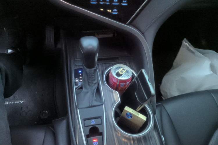 Used Toyota Camry 2019 2.0G Luxury Edition China VI Standard Gear Lever
