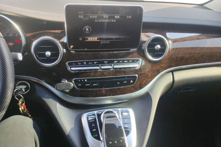 Used Mercedes-Benz V-Class 2018 V 260 Prestige Edition China VI
