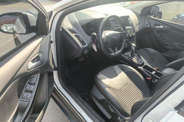 Used Ford Focus 2017 Hatchback 1.6L Automatic Fashion Edition Smart Drive Version
