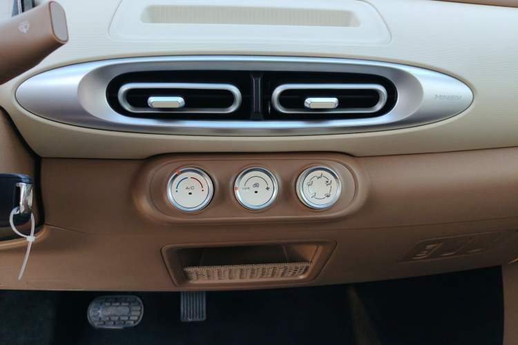 Used Wuling Hongguang MINIEV 2025 Four-Door Version Advanced Edition
