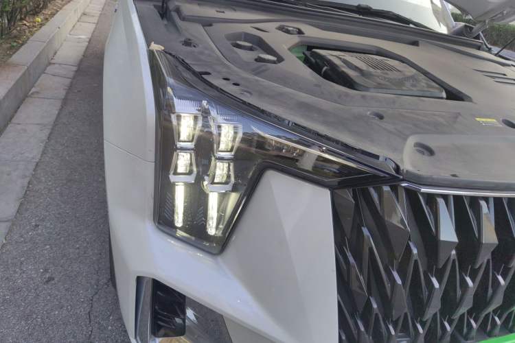 Used GAC Trumpchi ES9 2024 PHEV with 143 km Max