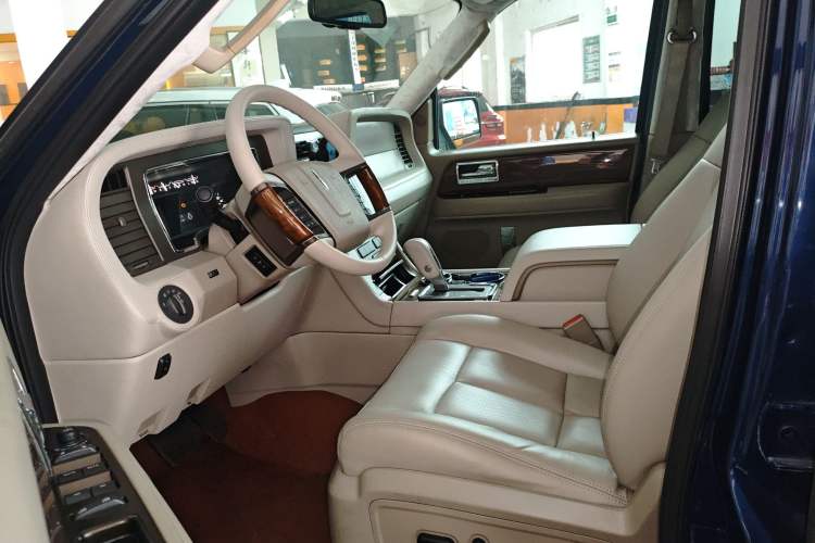 Used Lincoln Navigator 
