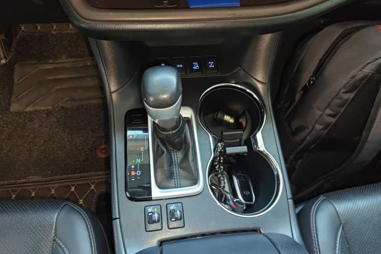 Used Toyota Highlander 2018 2.0T Four-Wheel Drive Luxury Edition 7 Seats China V Emission Standard
