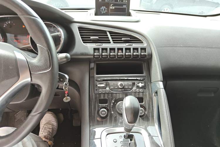 Used Peugeot 3008 2013 1.6THP Automatic Prestige Edition Audio And AC Panel