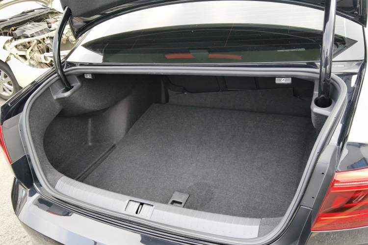 Used Volkswagen Magotan 2020 330TSI DSG Leading Model Trunk