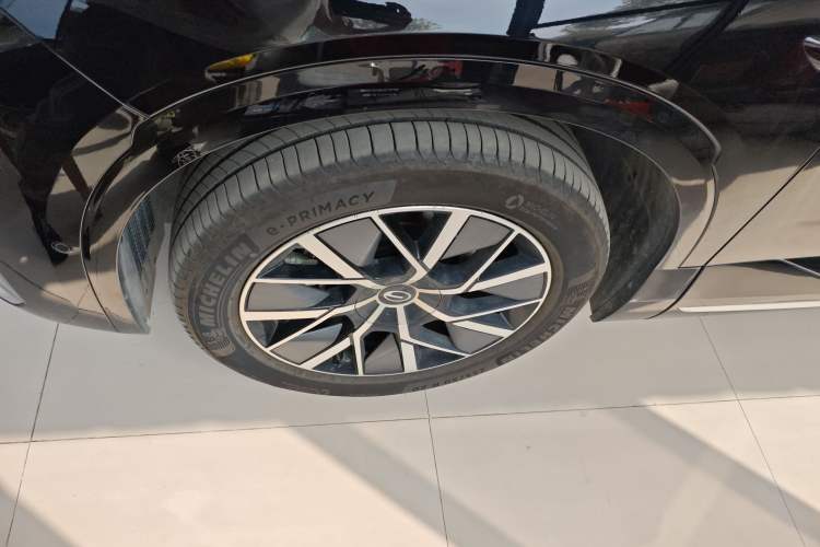 Used GAC Trumpchi S9 2025 Model Qiankun Ultra 6-Seater Left Front Wheel Hub