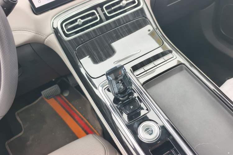 Used Geely Auto FX11 2025 4th Generation 1.5TD DCT – The Start Gear Lever