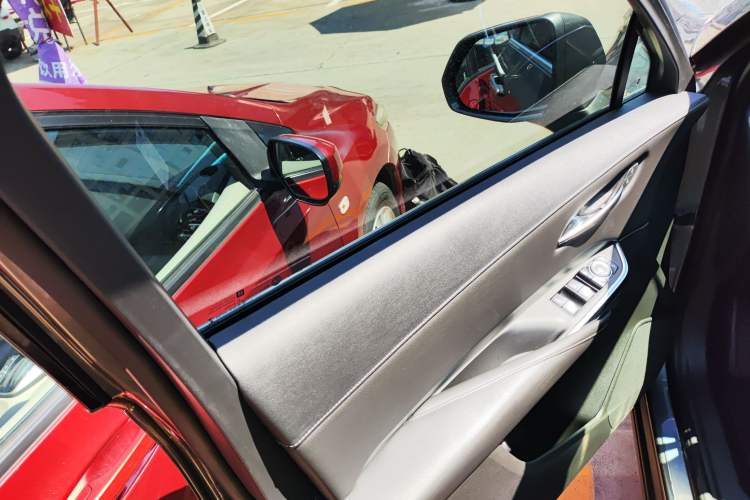 Used Cadillac XT4 2018 28T Two-Wheel Drive Leading Version