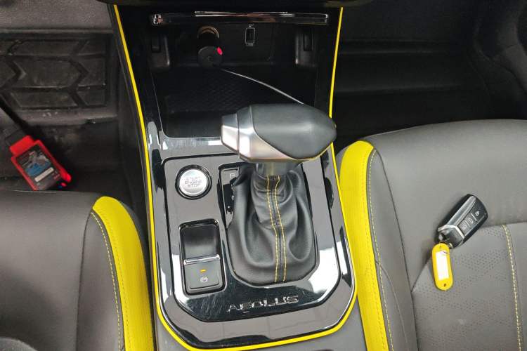 Used Dongfeng Aeolus Yixuan 2021 230T Automatic Hunter Edition Gear Lever