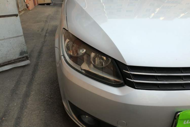 Used Volkswagen Touran 2011 1.4T DSG Zhiya Edition 5 Seats Right Front Headlight