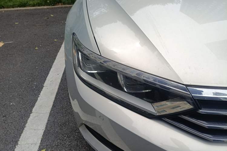 Used Volkswagen Magotan 2018 330TSI DSG Luxury Model Right Front Headlight