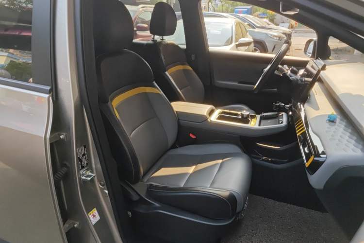 Used AION Y 2022 70 Tech Edition Lithium Iron Phosphate Right Front Seat