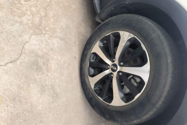 Used Kia Sorento 2015 Sorento L 2.4L Gasoline 4WD Elite Edition 7 Seats China IV Standard
