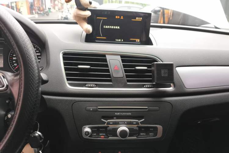 Used Audi Q3 2016 35 TFSI Fashion Model Audio And AC Panel