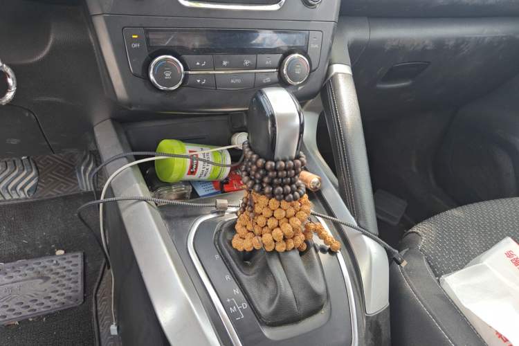 Used Renault Kadjar 2017 2.0L Two-Wheel Drive Comfort Edition Gear Lever